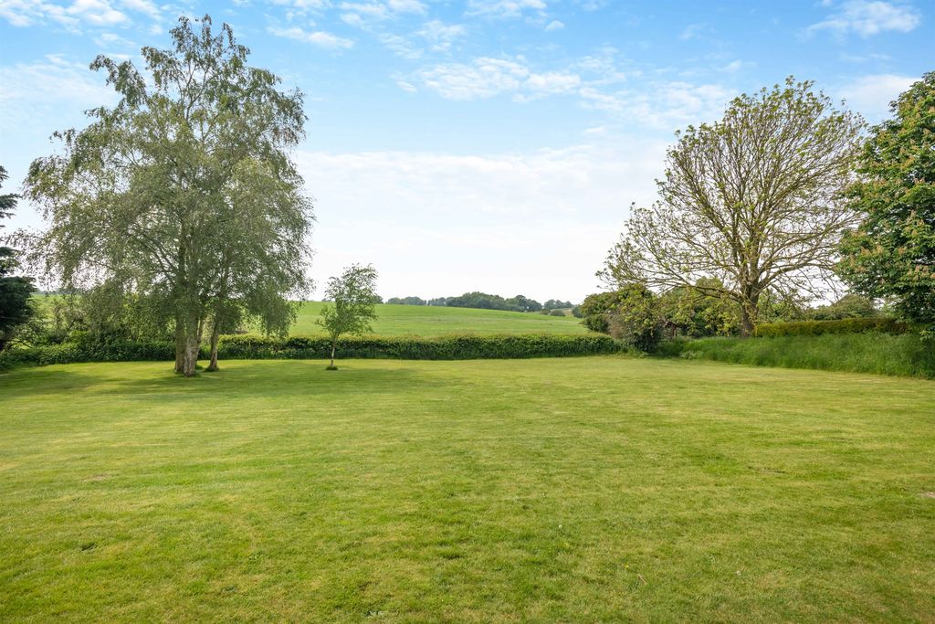Property photo 2 of 19