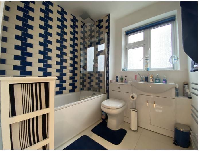 Property photo 3 of 6 Bathroom