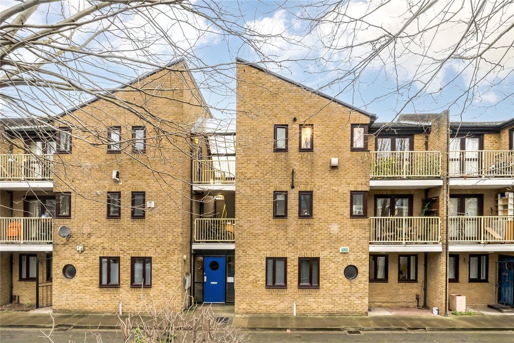 Property photo 1 of 6 Bedroom