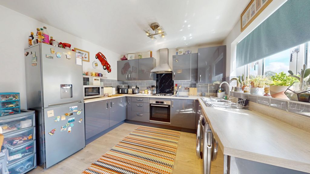Property photo 2 of 14 Kitchen