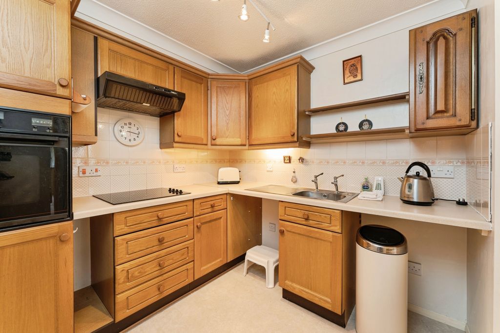 Property photo 3 of 12 Kitchen