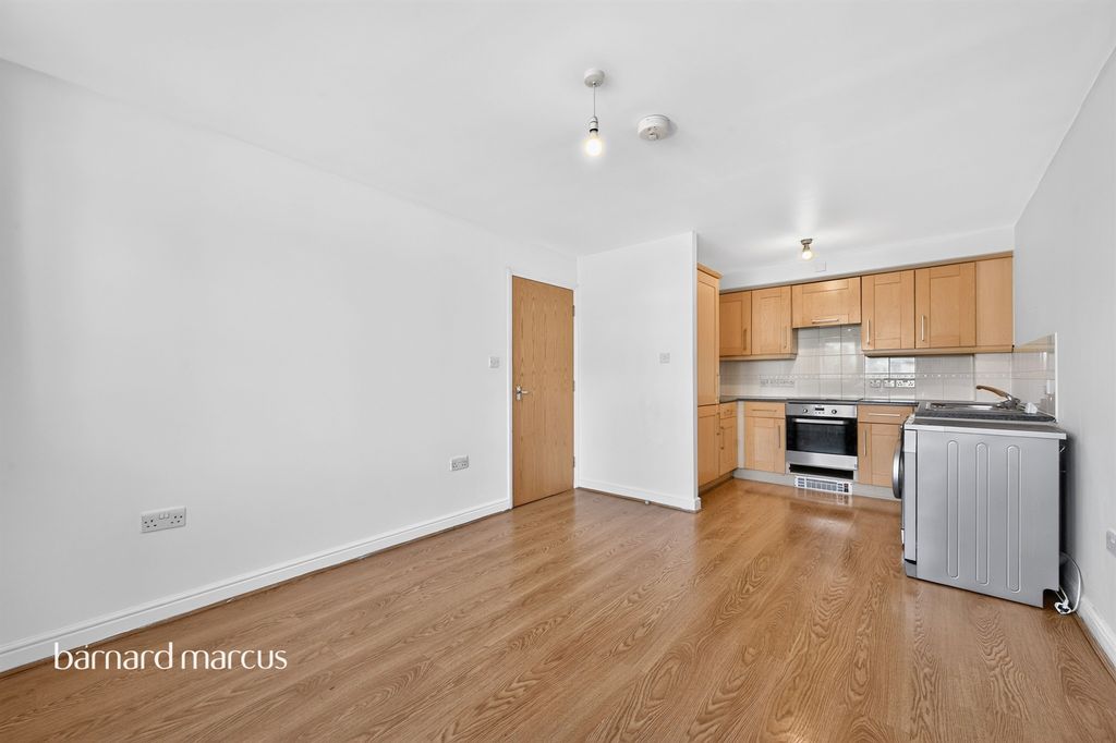 Property photo 2 of 20