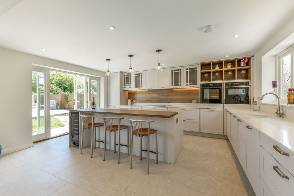 Property photo 3 of 16 Kitchen/Dining Room