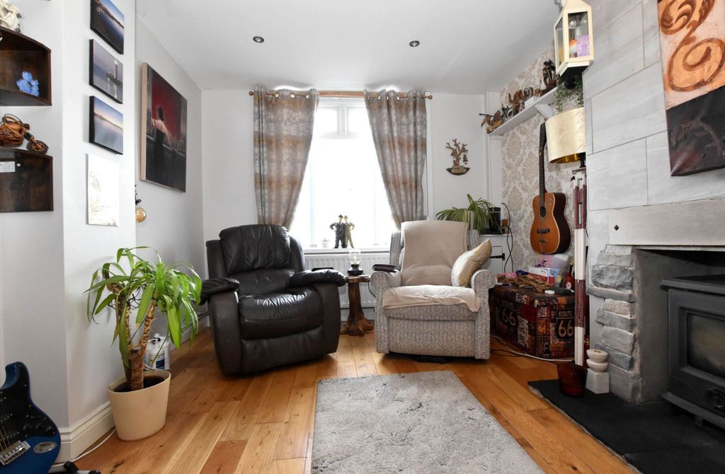 Property photo 3 of 21