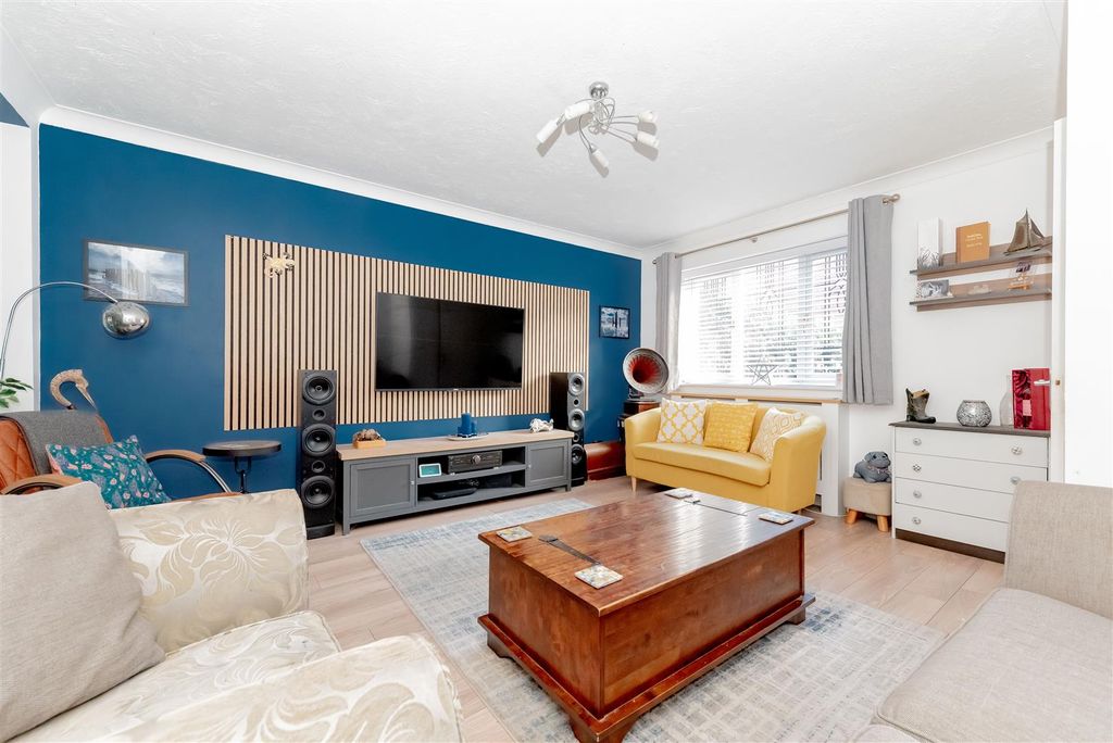 Property photo 2 of 25 Living Room
