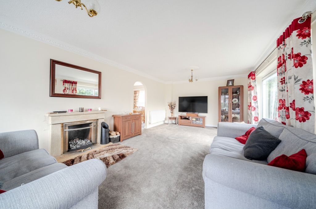 Property photo 3 of 32 1410171-15-6989c8d1dc0c5