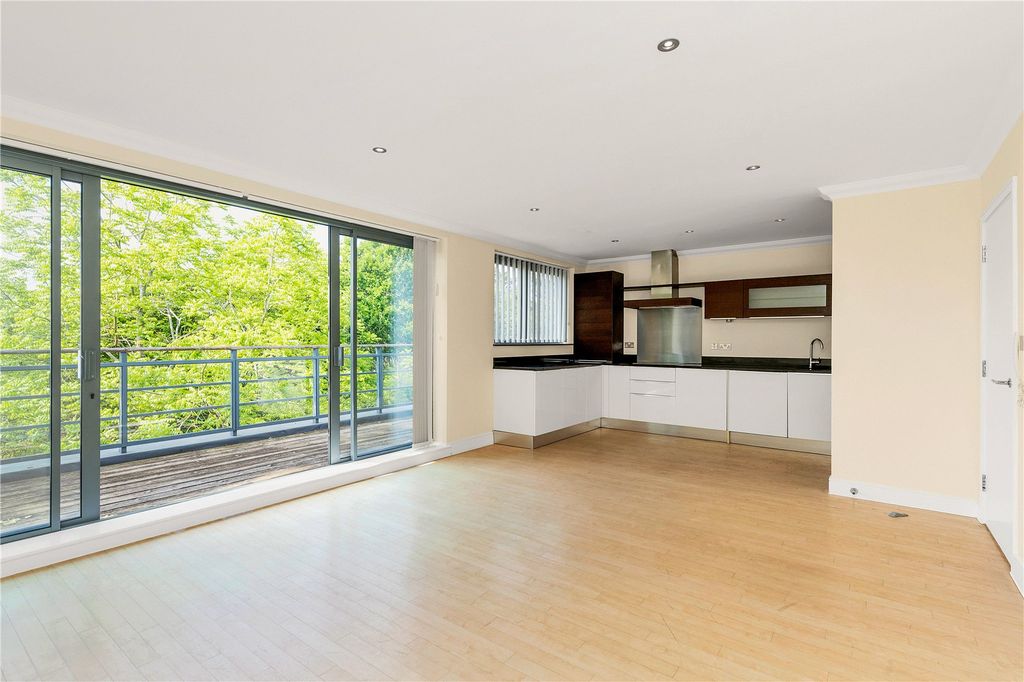 Property photo 2 of 13 Picture No. 20