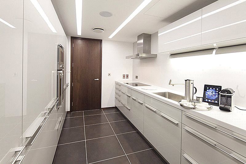 Property photo 3 of 8 Kitchen