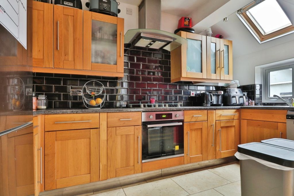 Property photo 3 of 21 4748906