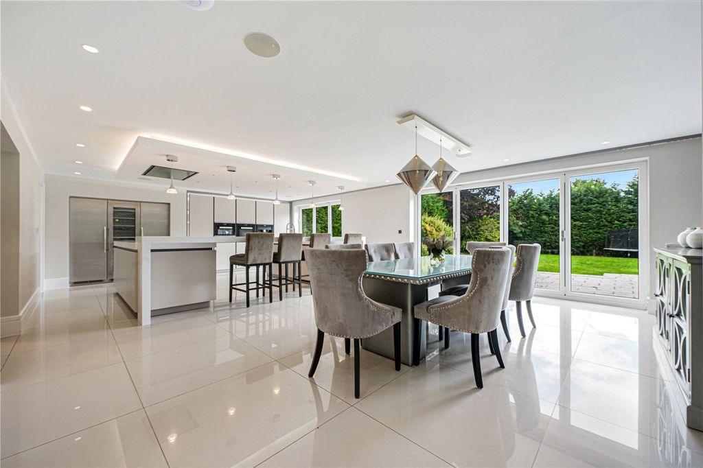 Property photo 3 of 21 Kitchen/Dining Area