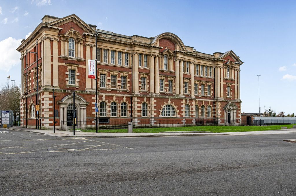 Property photo 1 of 8 1400209-26-6967B4...