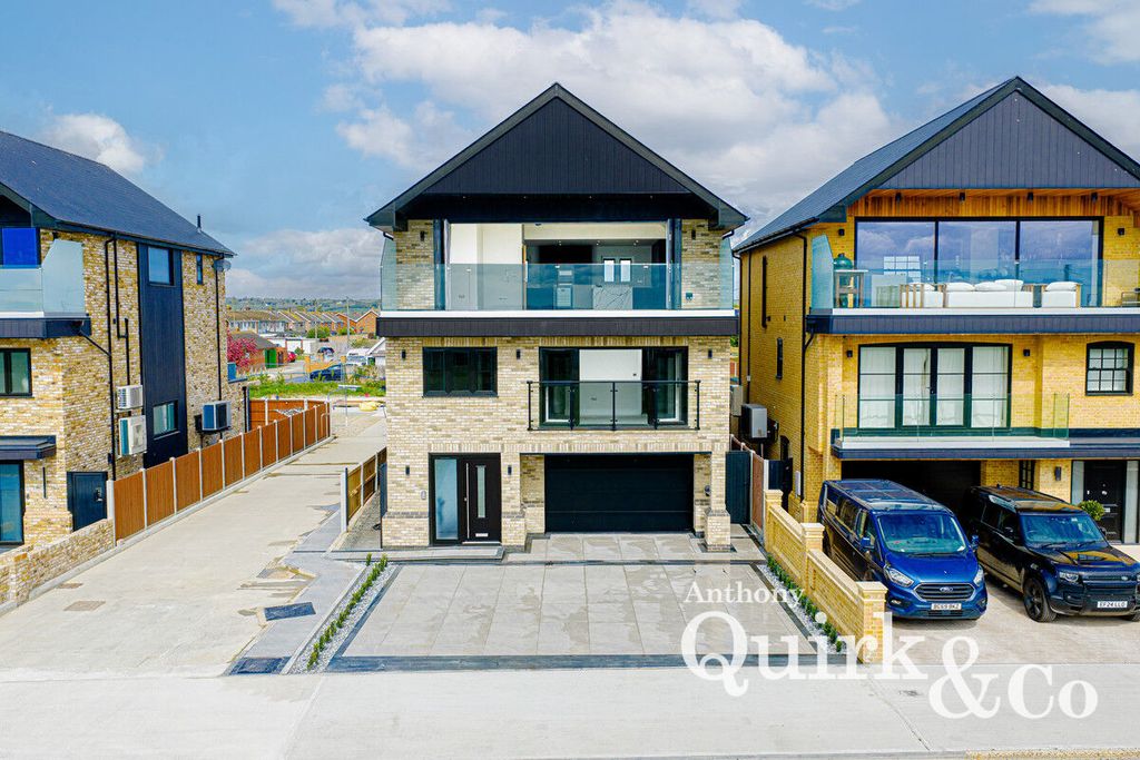 Property photo 1 of 41