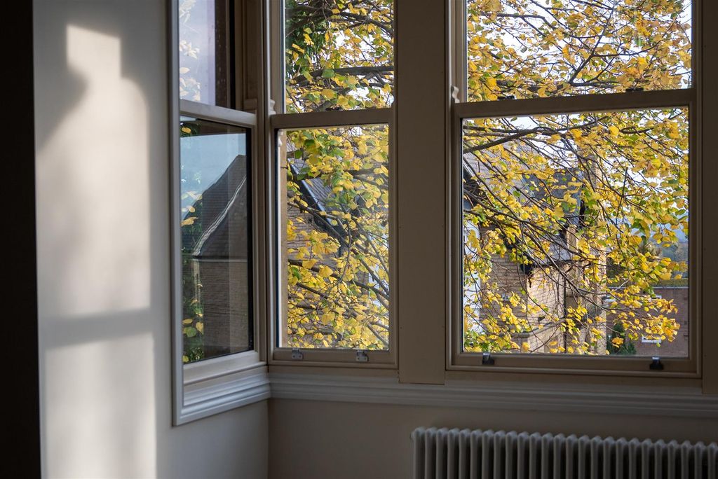 Property photo 3 of 19 Dining Kitchen