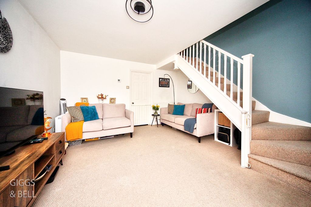 Property photo 2 of 18 3923602