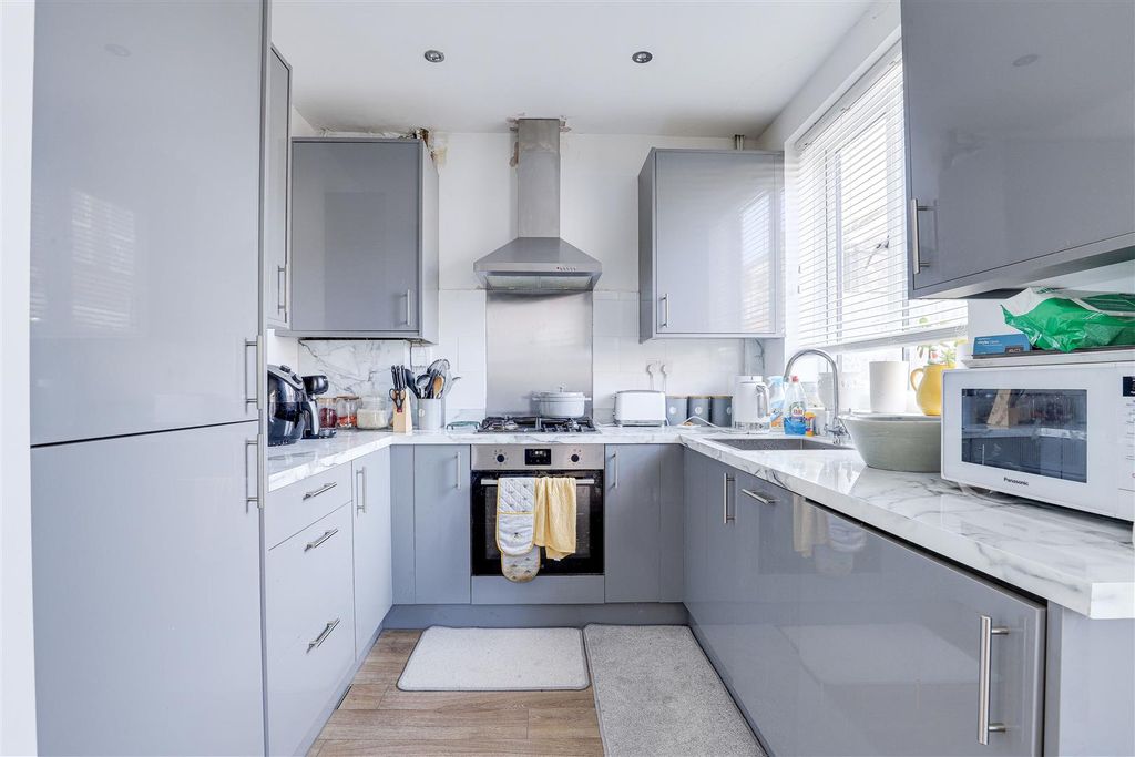 Property photo 3 of 22 11422.Jpg