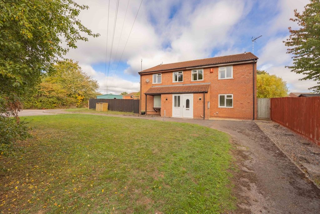 Property photo 1 of 11 Ewemove Taunton Darwin Close (4)