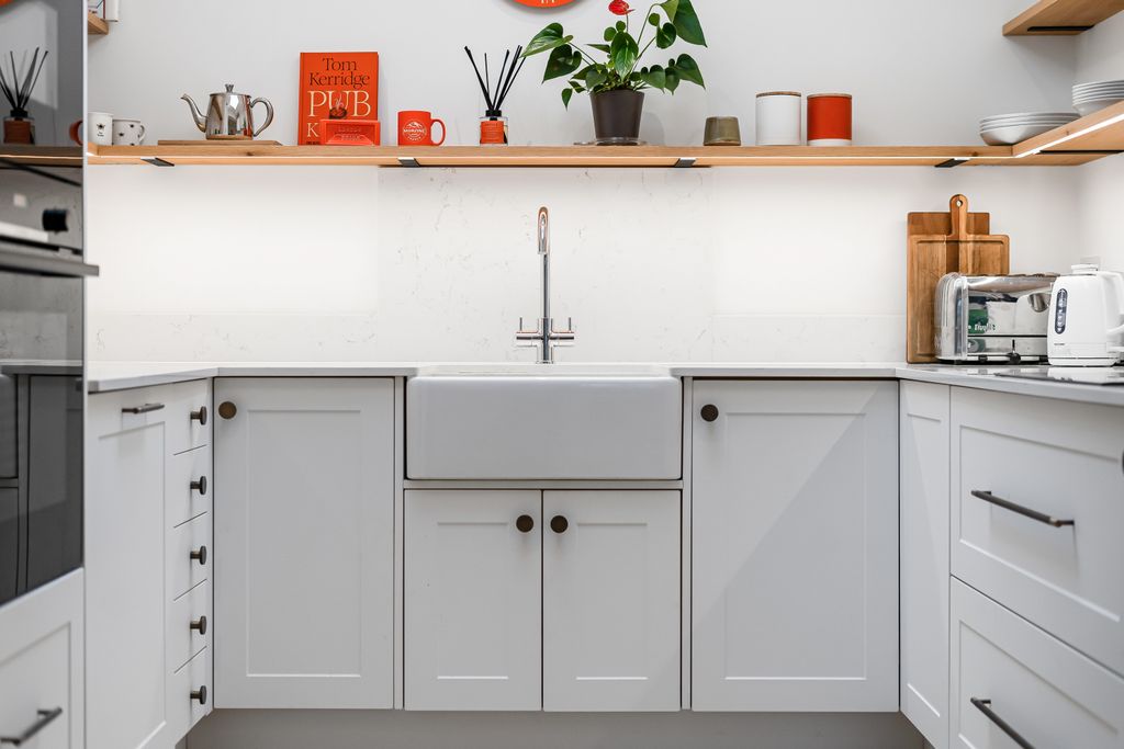 Property photo 3 of 20 Kitchen