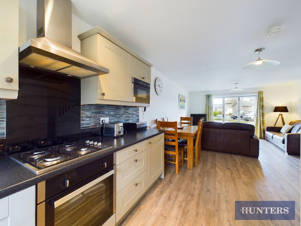Property photo 3 of 17 Kitchen