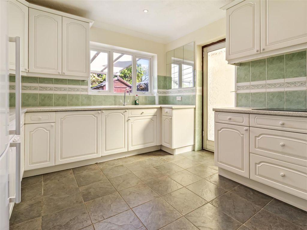 Property photo 3 of 25 37 Angus Road-011.Jpg