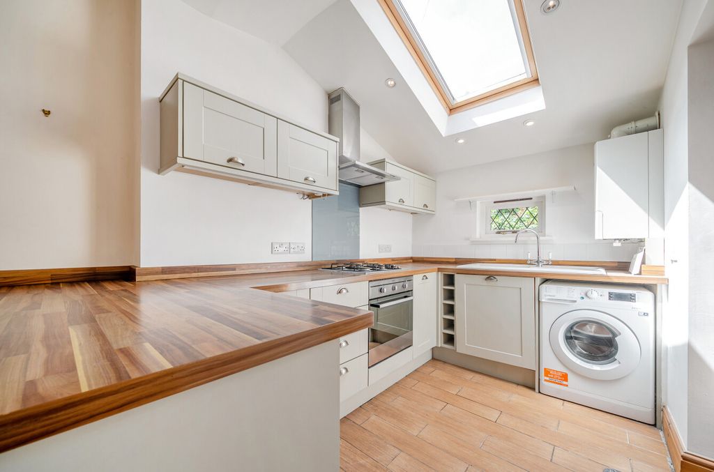 Property photo 3 of 11 Kitchen