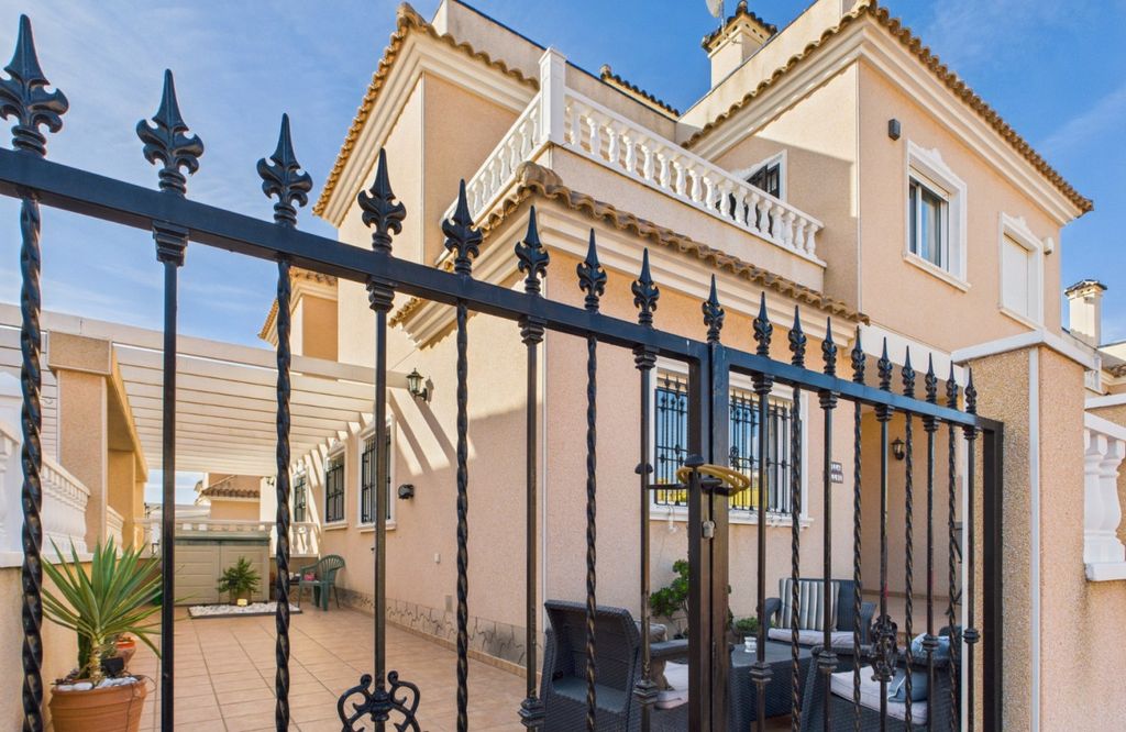 Property photo 1 of 36