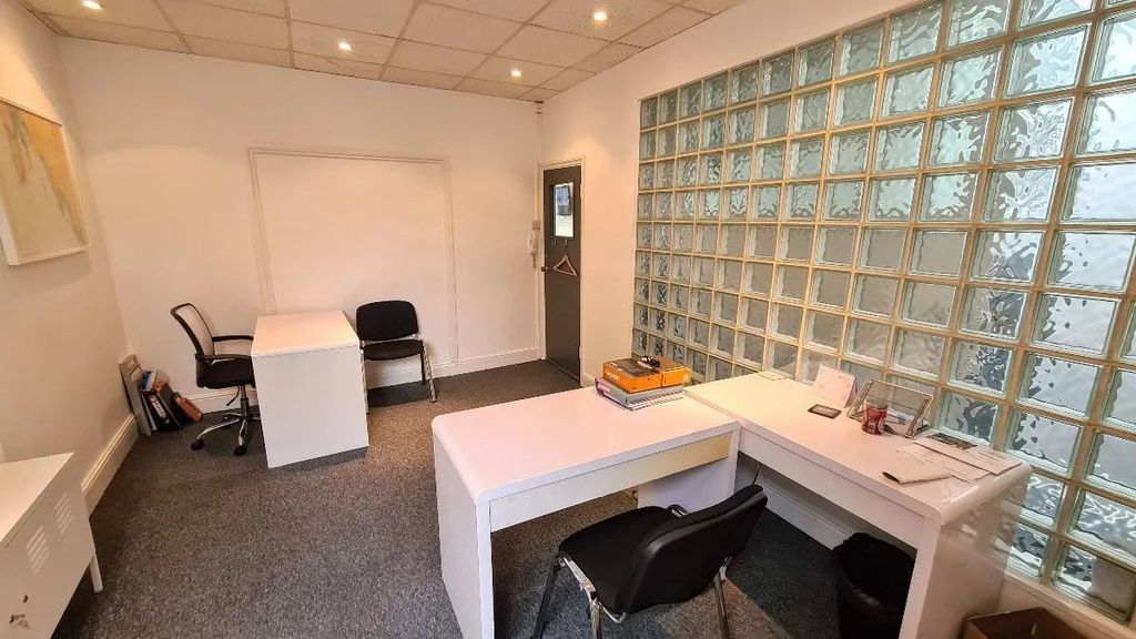 Property photo 1 of 3