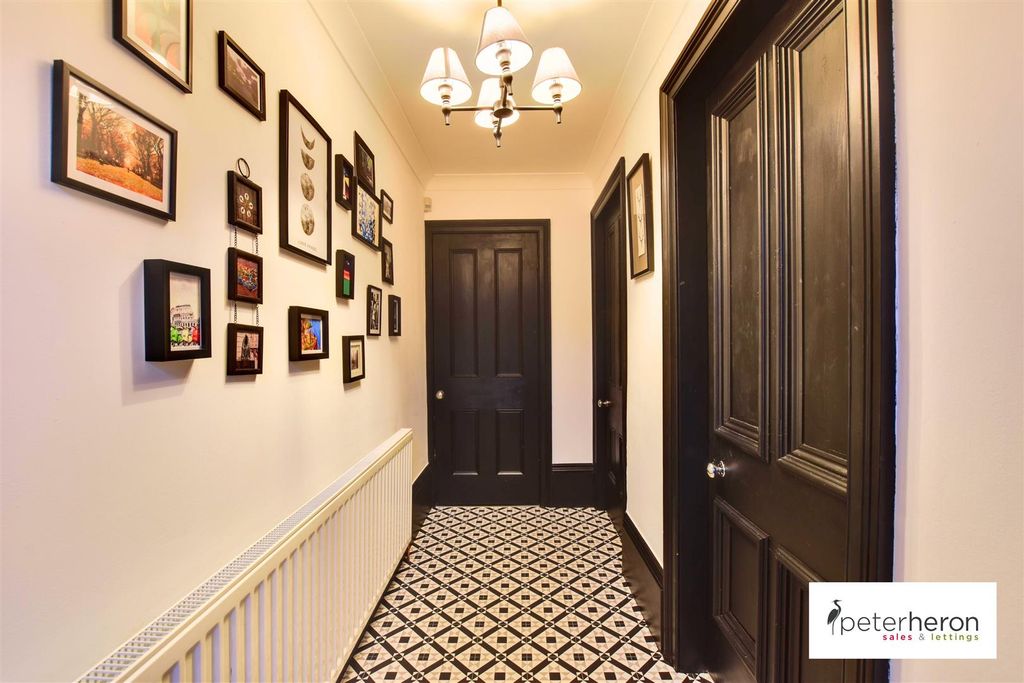 Property photo 2 of 24 Entrance Hall