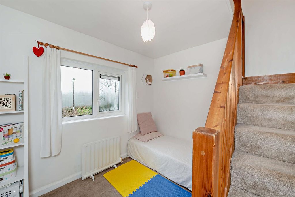 Property photo 3 of 27 8674880-Interior01-800.Jpg