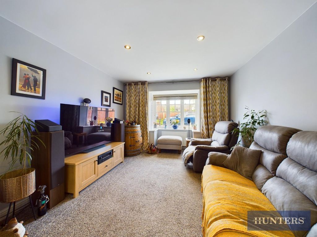 Property photo 3 of 18 Living Room