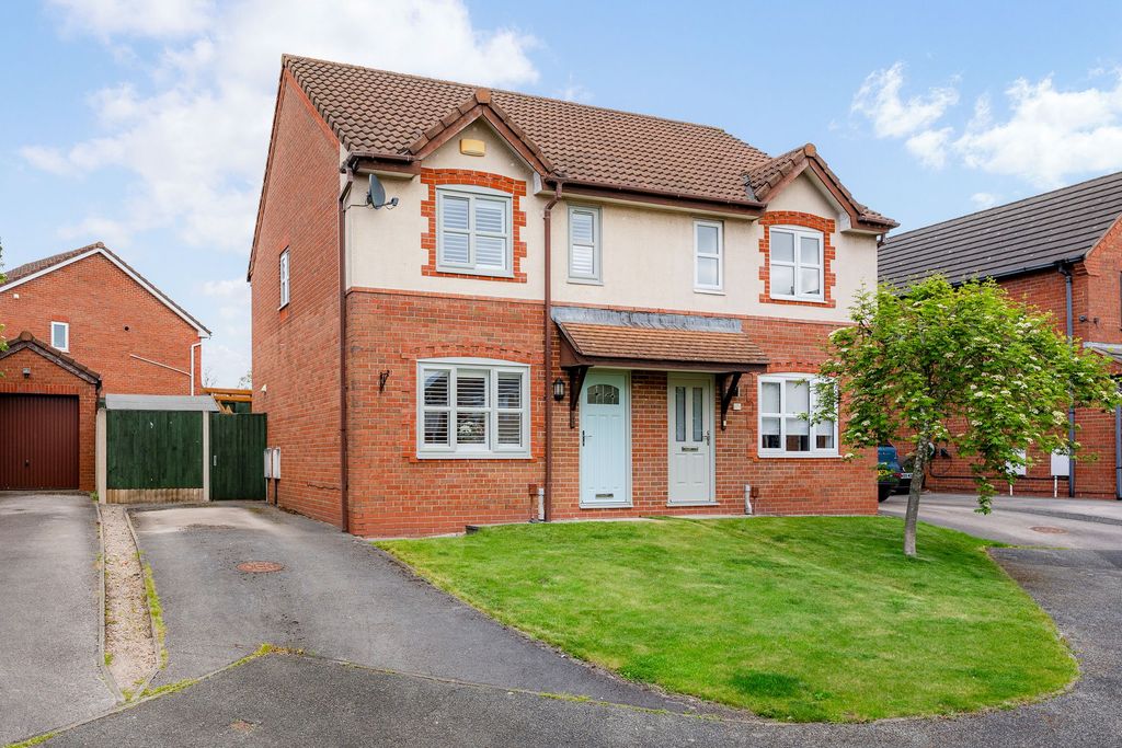 Property photo 1 of 32