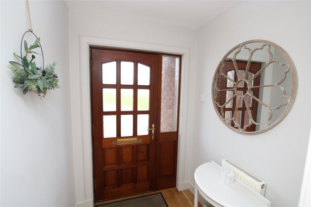 Property photo 3 of 43 Vestibule