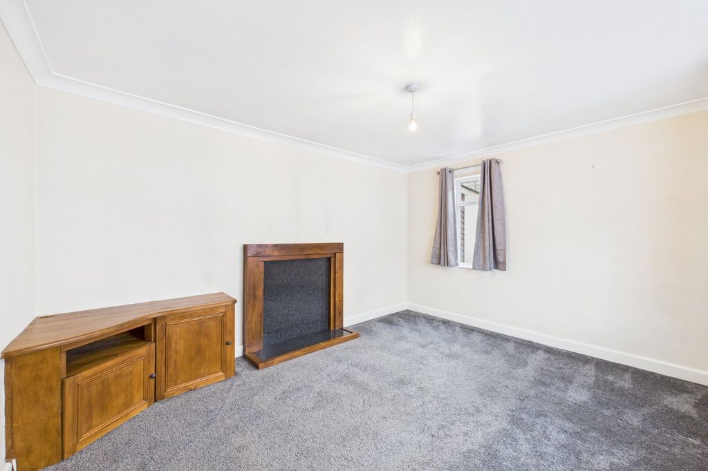 Property photo 2 of 14 Living Room