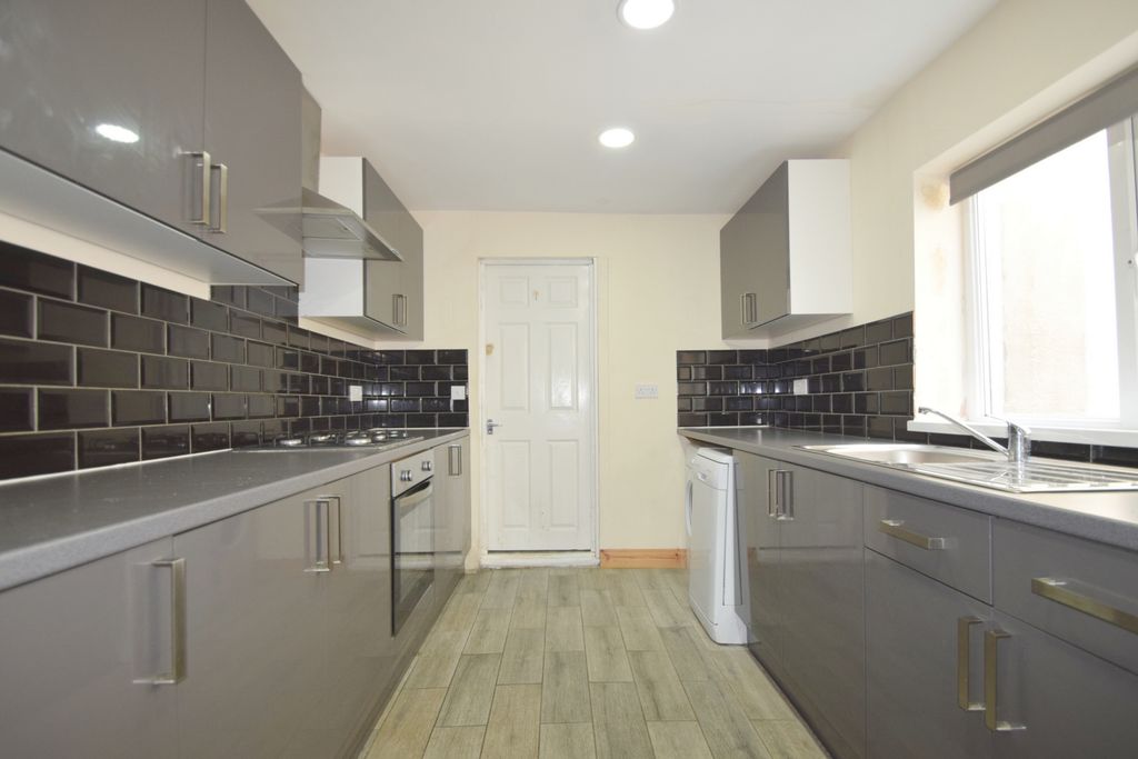 Property photo 3 of 14 Photo 1