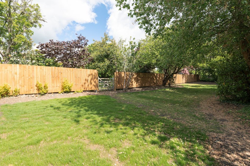 Property photo 3 of 28