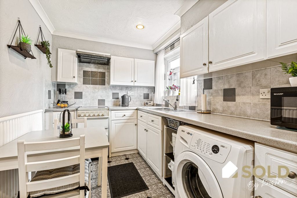 Property photo 3 of 23