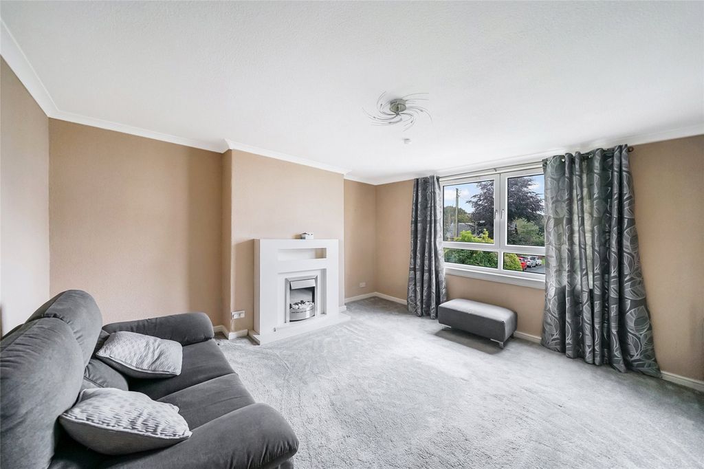 Property photo 2 of 20 Living Room