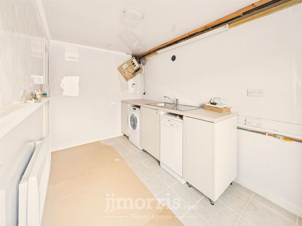 Property photo 3 of 14 Cam02122G0-Pr0400-Still007.Jpg