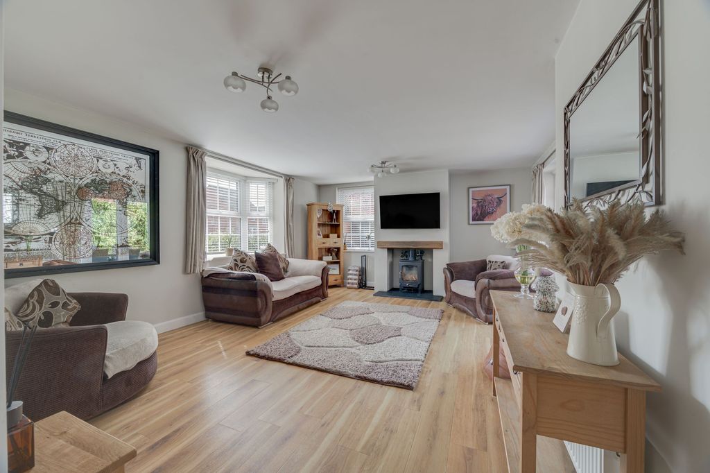 Property photo 3 of 35