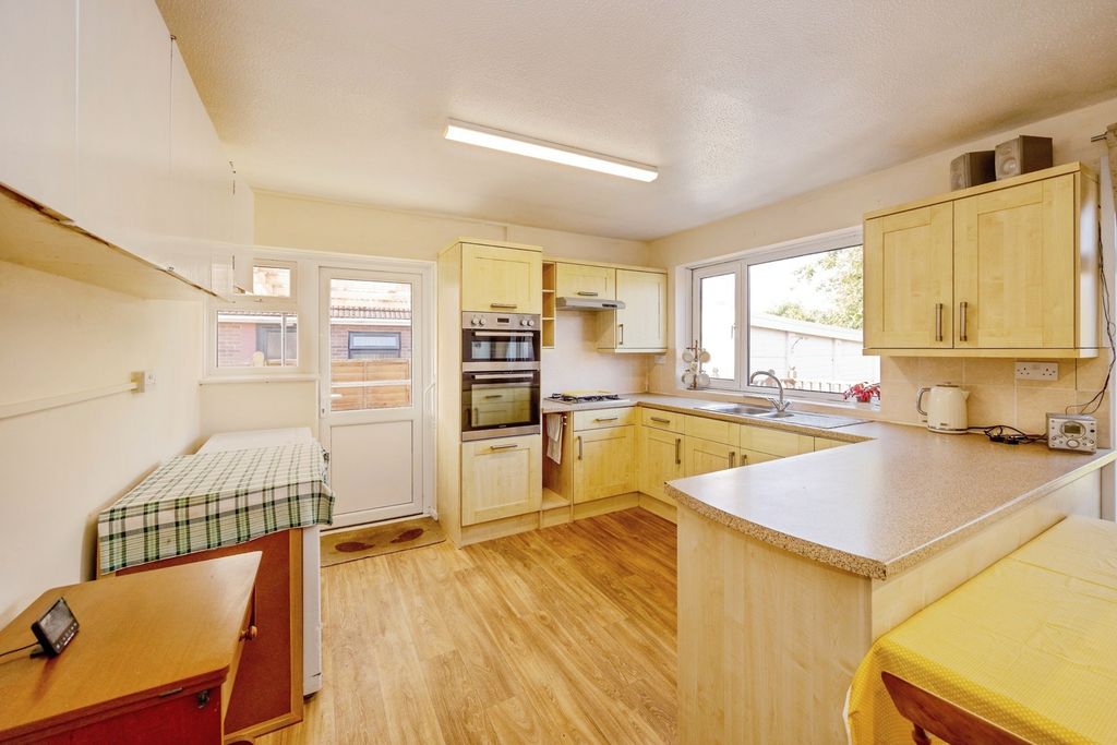Property photo 3 of 17 Photo