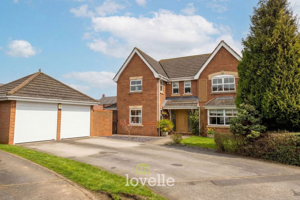 Property photo 1 of 32