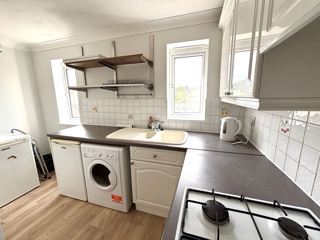 Property photo 3 of 8 Kitchen