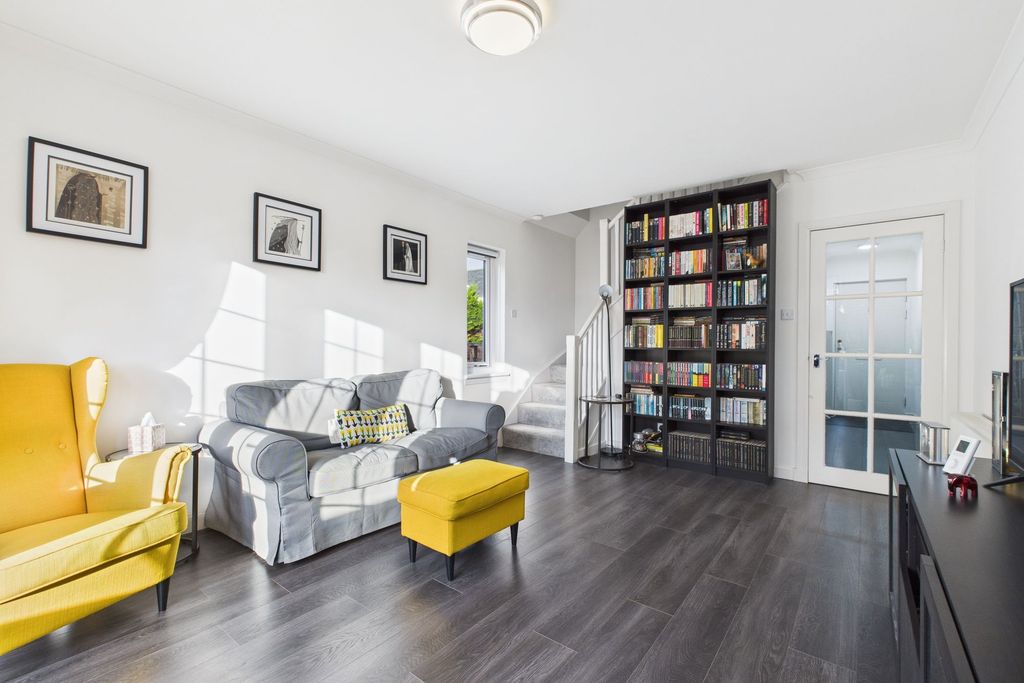 Property photo 3 of 11 Living Room