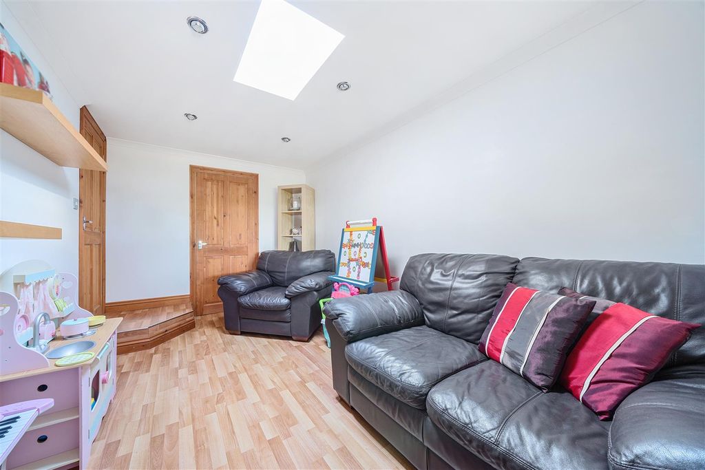 Property photo 3 of 28