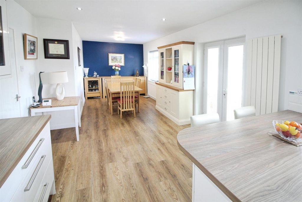 Property photo 3 of 28 Kitchen/Diner