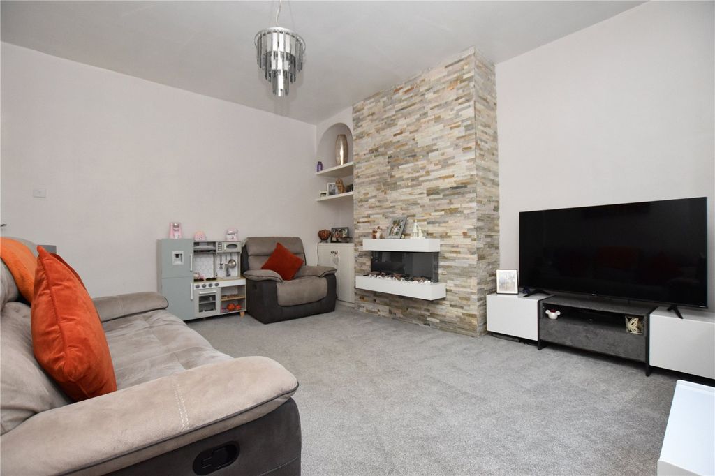 Property photo 2 of 17 Picture No. 16