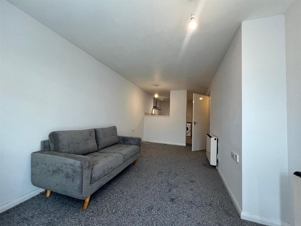 Property photo 3 of 5 Livingroom:Kitchen.Jpg