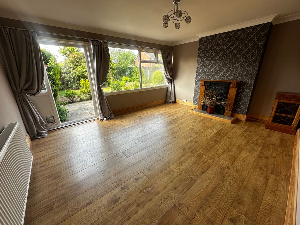 Property photo 2 of 10 Bathroom