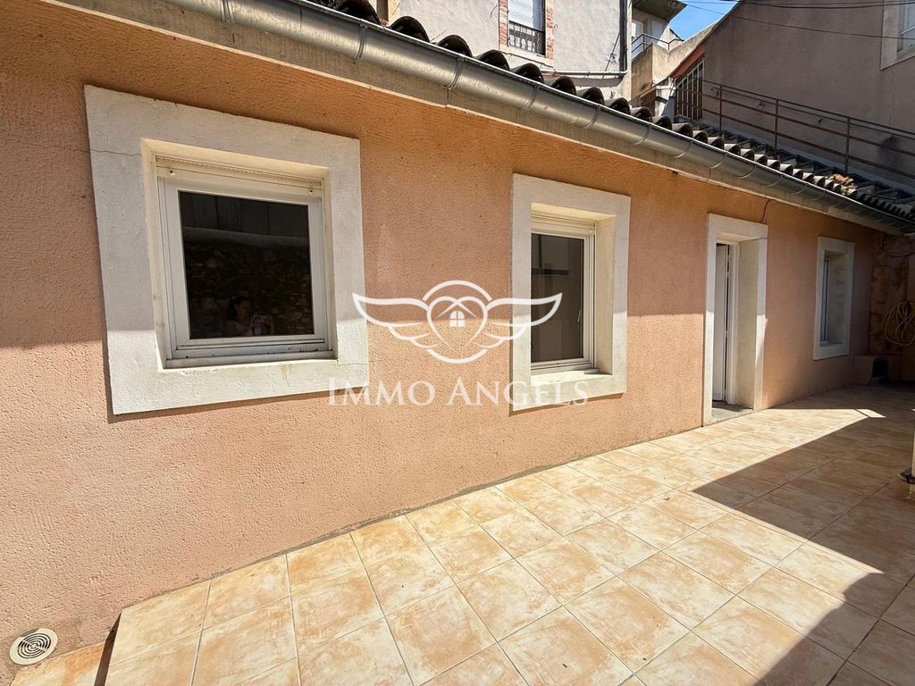 Property photo 1 of 14 Nîmes Studio 26 m² With Private Courtyard Of 24 m² Jardin De La Fontaine