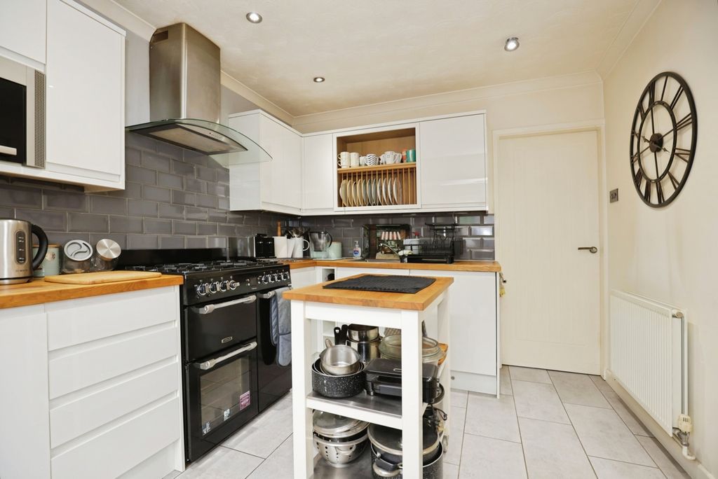 Property photo 2 of 17 Photo
