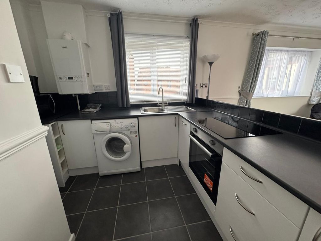 Property photo 3 of 13 Kitchen